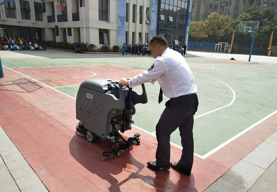 江西大型清潔設備多功能洗地機和電動<a href=http://m.musicblog.cn target=_blank class=infotextkey>掃地車生產廠</a>
